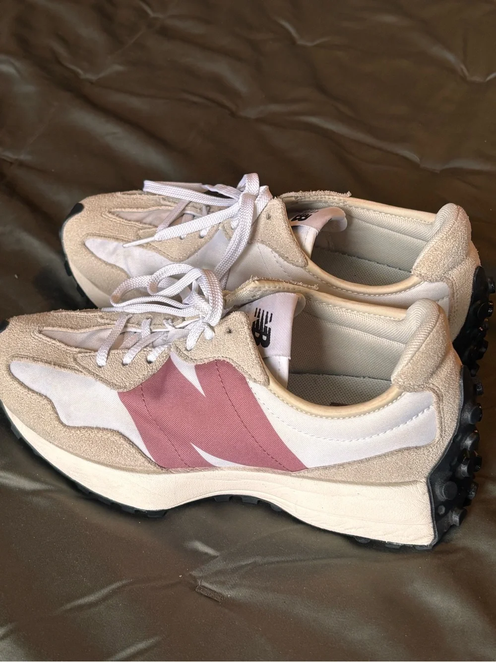 New Balance 327